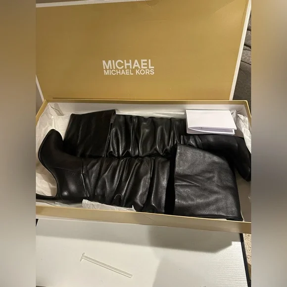 Michael Kors Elegant Black Leather Boots - Picture 1 of 4